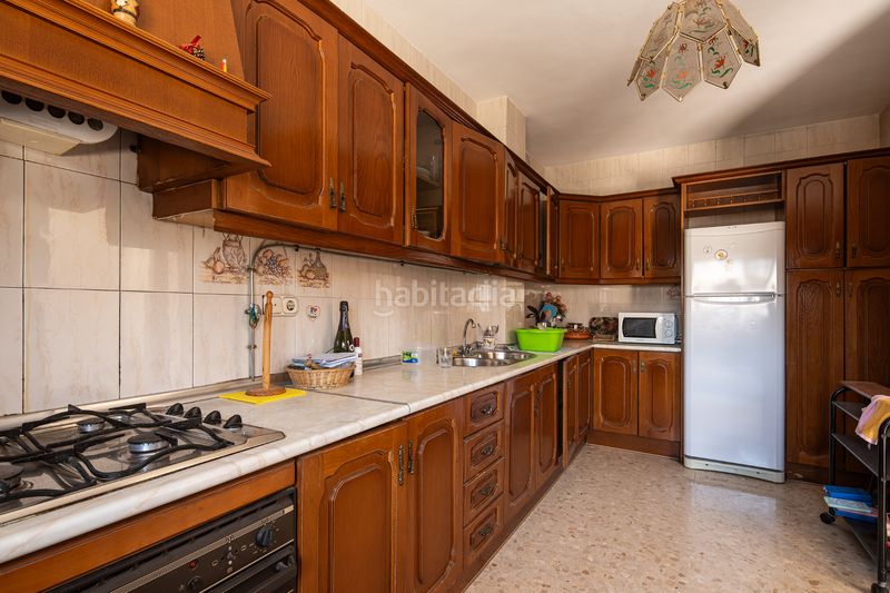 Foto f2796f13-3833-4d1c-8528-d2d393ed13cf. Casa aparellada amb xemeneia aparcament a Lancha del Genil Granada