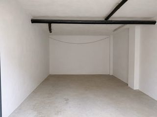 Local Comercial a Calle Álvarez Pelayo