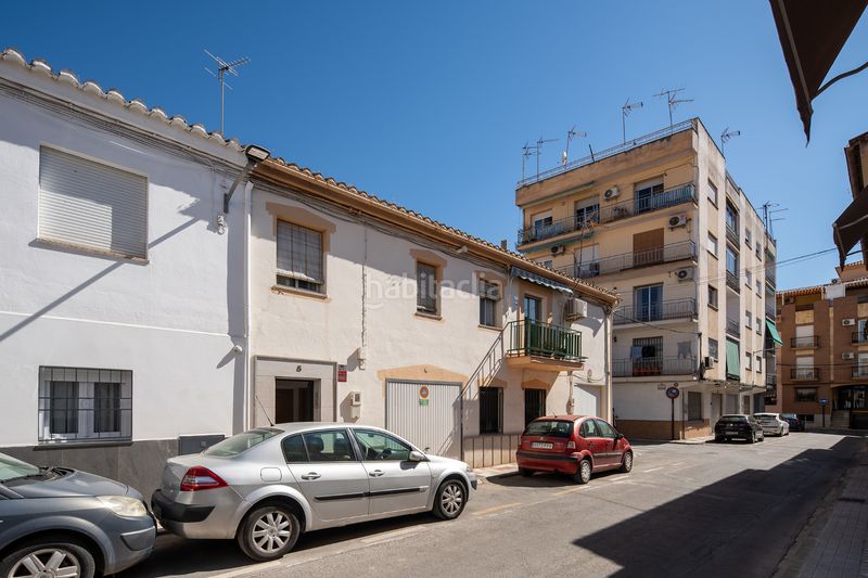 Foto 9f0b75d8-cc77-42a8-a1c9-f4d8cdd9528e. Casa adossada amb aparcament a Maracena