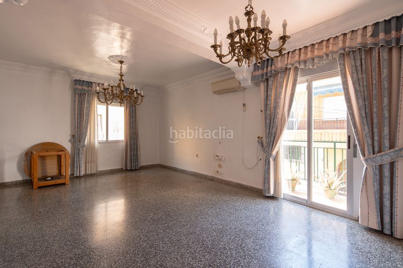 Foto dd5db3ea-5728-4bcd-85ca-f21b3a036652. Casa adossada amb aparcament a Maracena