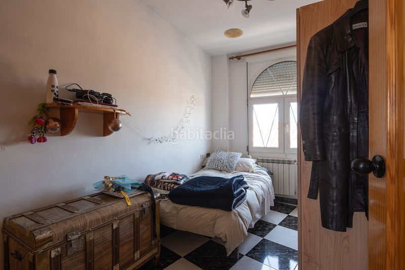 Foto 0f7e048b-18bd-46d8-b753-e904ee0cf5d7. Casa pareada venta de edificio mixto en la zubia en Zubia (La)
