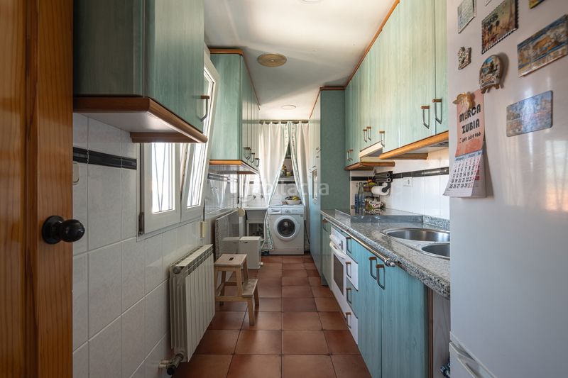 Foto 1de790fd-3f78-442d-9897-2e0fd188fe38. Casa pareada venta de edificio mixto en la zubia en Zubia (La)