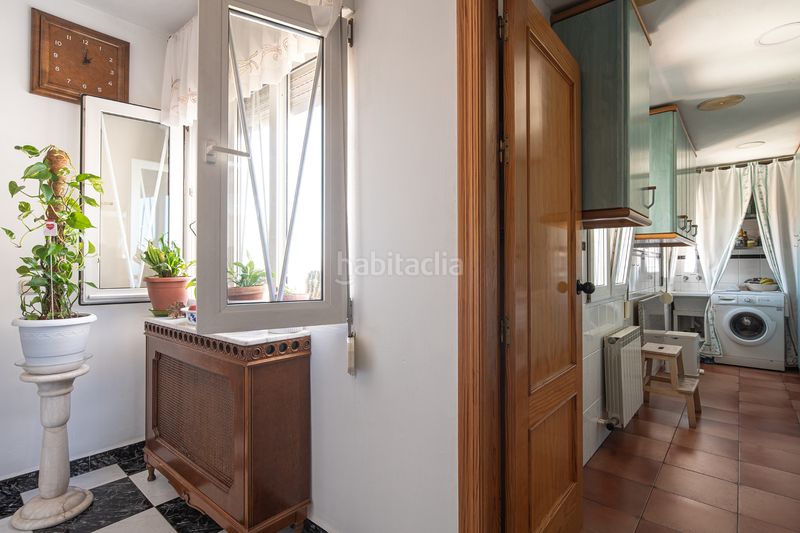Foto 34b929dd-b460-4538-8ac1-33d0b0f33c31. Casa pareada venta de edificio mixto en la zubia en Zubia (La)