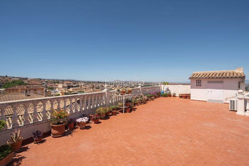 Foto 5bcc51c1-4392-4625-b14f-86da50b784c7. Casa pareada venta de edificio mixto en la zubia en Zubia (La)