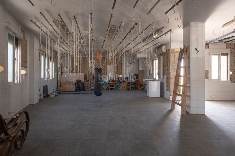 Foto 6b8c210f-7b55-48b8-9722-f8570fc1bb97. Casa pareada venta de edificio mixto en la zubia en Zubia (La)