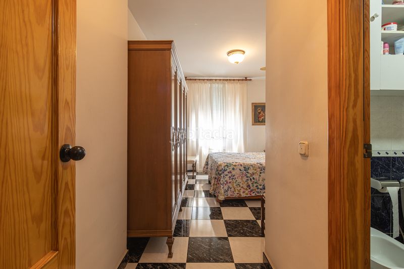 Foto 734eb103-f8f8-4c34-a8d5-58e3152c7220. Casa pareada venta de edificio mixto en la zubia en Zubia (La)