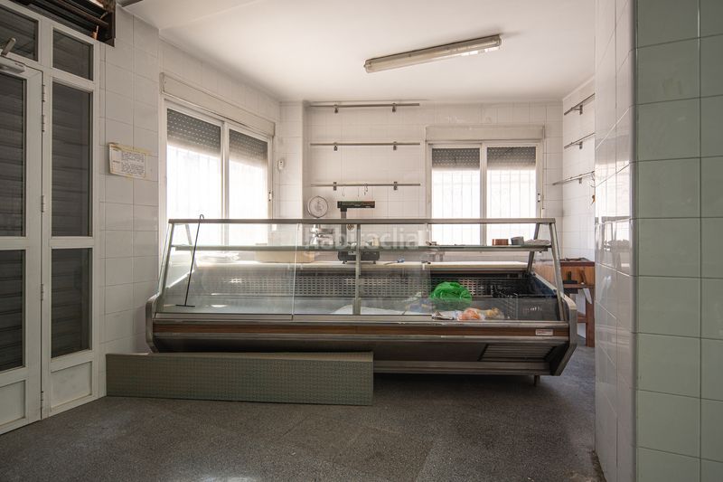 Foto 75519f82-59f2-485c-b203-6bc57f17e923. Casa pareada venta de edificio mixto en la zubia en Zubia (La)