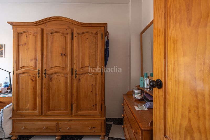 Foto 96f54c06-9e76-4d4f-bc4f-544fd3babddc. Casa pareada venta de edificio mixto en la zubia en Zubia (La)