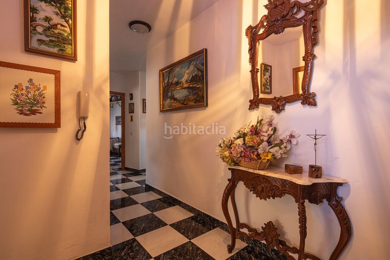 Foto 9dd91f23-cfc6-4c61-aaa6-519ab0c6e32b. Casa pareada venta de edificio mixto en la zubia en Zubia (La)