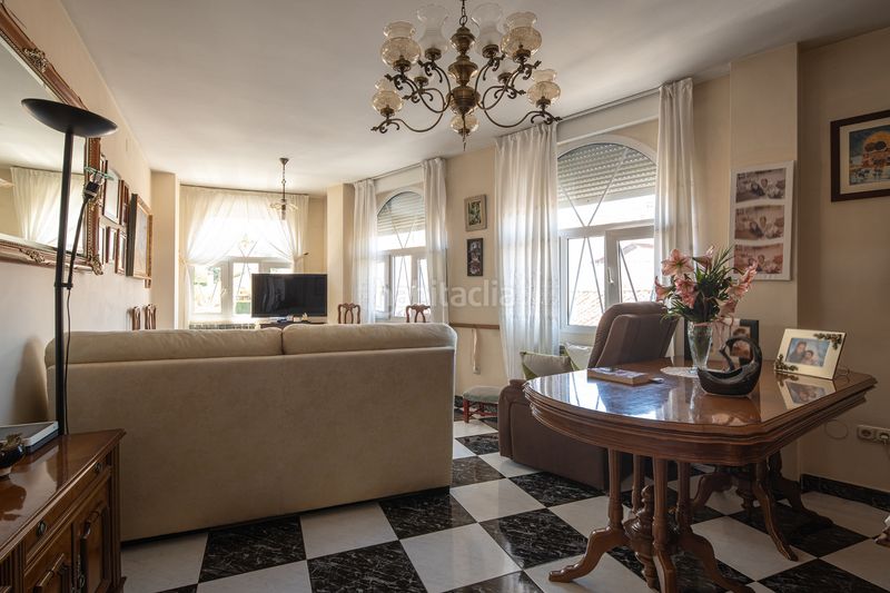 Foto a5368f36-8d2e-48d9-a7f1-7dd70dae21d0. Casa pareada venta de edificio mixto en la zubia en Zubia (La)