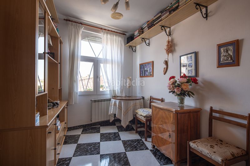 Foto a7bc24b3-2997-44b7-92df-7778f0c6610c. Casa pareada venta de edificio mixto en la zubia en Zubia (La)