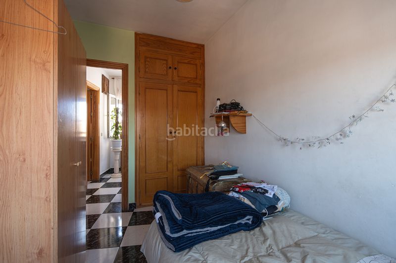 Foto ab743b10-07dc-4f1d-a6f3-af5946c58ec0. Casa pareada venta de edificio mixto en la zubia en Zubia (La)