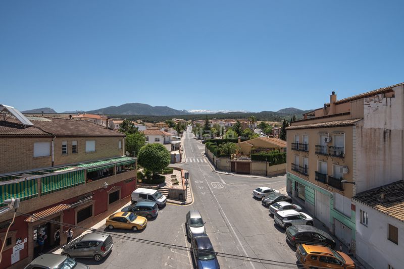 Foto bbec8852-0730-4ef0-bde9-a1493c1630f6. Casa pareada venta de edificio mixto en la zubia en Zubia (La)