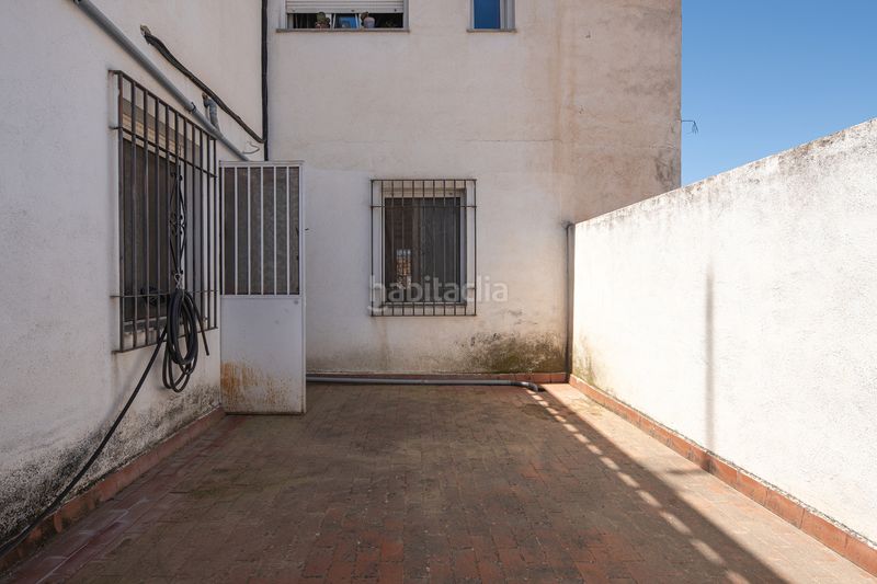 Foto d5edce62-4f63-4cbb-ac97-20f2db3379d1. Casa pareada venta de edificio mixto en la zubia en Zubia (La)