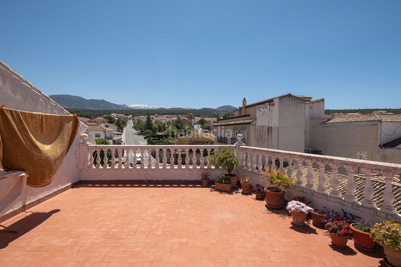 Foto e163a17e-e1d2-4859-823e-abb307008a5f. Casa pareada venta de edificio mixto en la zubia en Zubia (La)