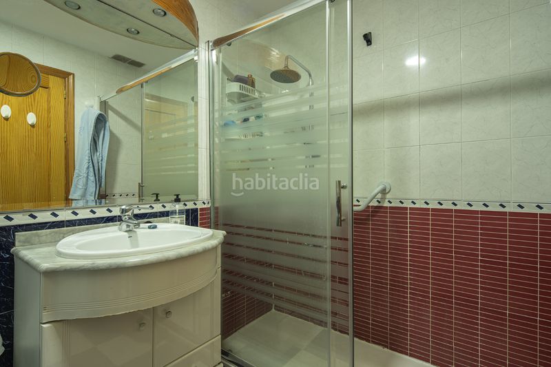 Foto ef284fa9-3e78-4d64-8a8a-7df9bbc7470d. Casa pareada venta de edificio mixto en la zubia en Zubia (La)
