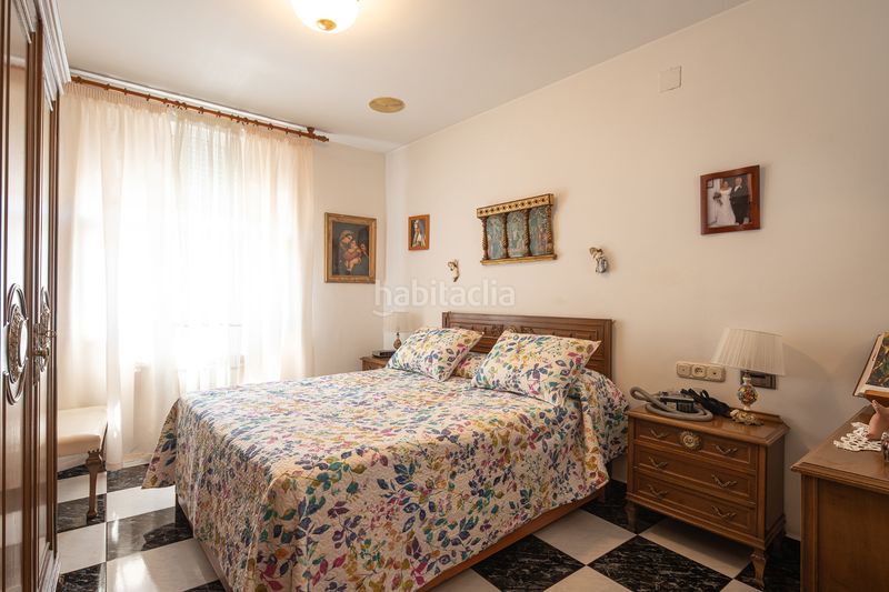 Foto f1b420b7-f66e-485b-be5c-49caf462bc7b. Casa pareada venta de edificio mixto en la zubia en Zubia (La)