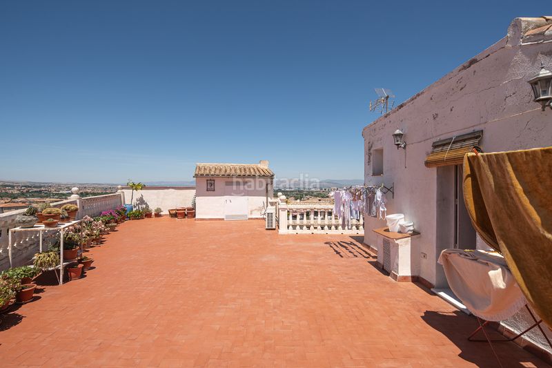 Foto f5b20dd1-c0c1-4978-b01d-be8b801f582d. Casa pareada venta de edificio mixto en la zubia en Zubia (La)