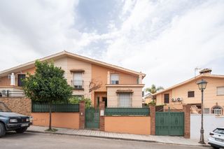 Towny house  Calle manuel cano tamayo