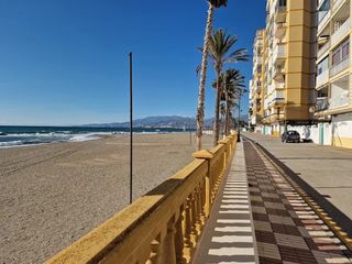 Pis a Torrenueva. Piso con licencia turística y a tan solo 60m del paseo marítimo.