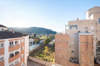 Etagenwohnung  Calle cortijo de las angustias. Piso en avenida principal de cenes de la vega