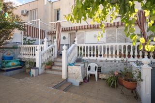 Chalet  Avenida la palmera. Chalet adosado en venta en barrio de los periodistas