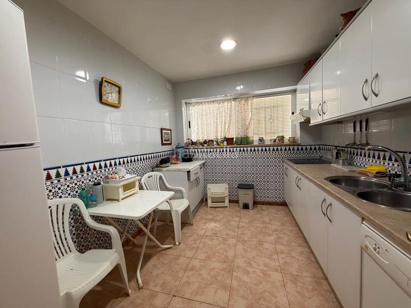 Foto a3f98dbd-a542-4538-a36b-d78f1da10ec6. Casa amb aparcament piscina a Láchar