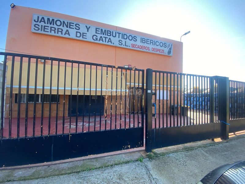 Foto a1aae1e8-f651-4f55-8f35-cfba657a7c4c. Local comercial a Moraleja