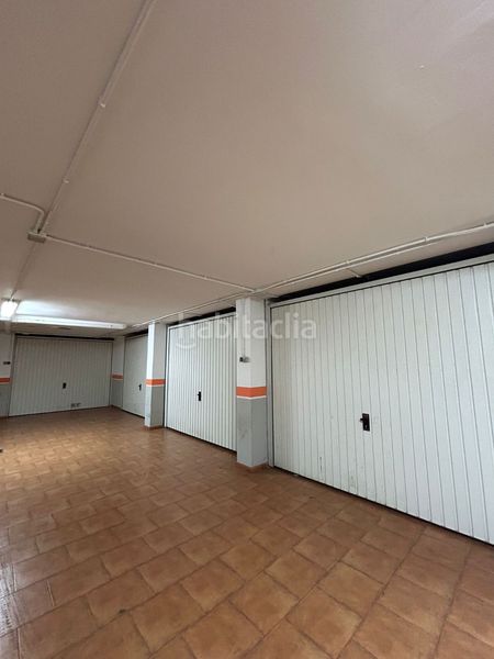 Foto c0b2b96e-5b8c-4183-8fa8-ae9ec6a3cbbd. Aparcament cotxe a Moraleja