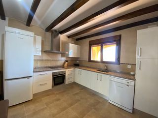 House in Santibáñez el Alto. Chalet independiente urb. parraluz