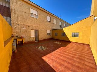 Casa adossada a Moraleja. Casa con gran cochera y terraza