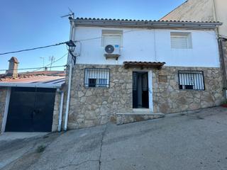 Maison jumelée à Perales del Puerto. Casa con garaje en perales