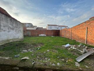 Terreny residencial a Moraleja. Solar urbano fachada dos calles moraleja