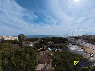 Pis a Avenida 3 89. Estudio luminoso con espectaculares vistas al mar en marbella