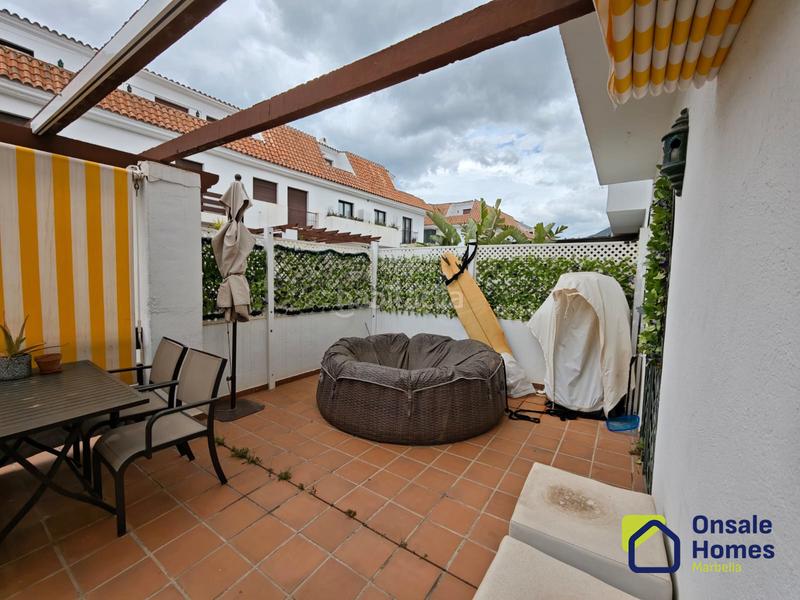 Foto 1ce4947f-6f42-428c-bc26-23a098dd543f. Piso en calle sierra cazorla 77 descubre este estupendo apartamento en la prestigiosa urbanización en Marbella