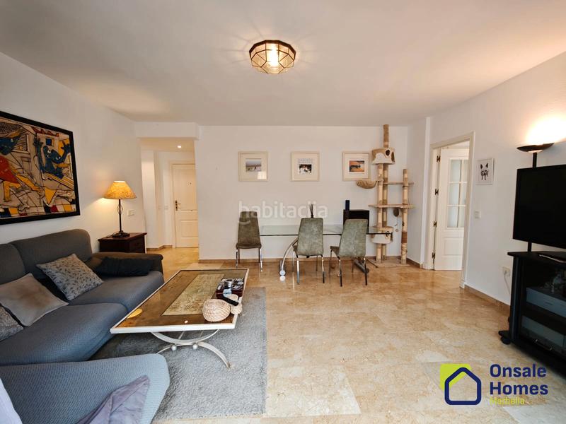 Foto b87a21fb-4179-42a2-8638-adc0961a1f18. Piso en calle sierra cazorla 77 descubre este estupendo apartamento en la prestigiosa urbanización en Marbella