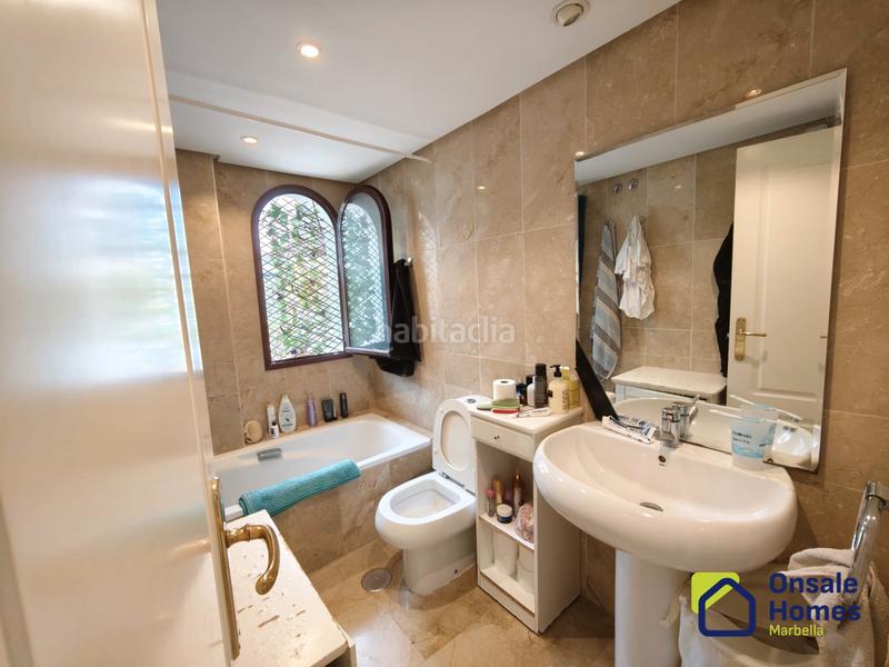 Foto e9de3fa6-19a1-4e01-b3f8-808f138e4323. Piso en calle sierra cazorla 77 descubre este estupendo apartamento en la prestigiosa urbanización en Marbella