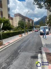 Aparcament cotxe a Avenida trapiche 12. Amplia plaza de garaje con trastero en avenida del trapiche