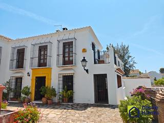 Xalet a Carretera de lomas de marbella 181. Encantadora casa en lomas de marbella club pueblo