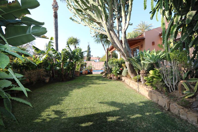 Foto 605c8297-7f06-42a8-8dd8-6c1c20fc501a. Chalet en urbanización Marbesa 122 encantadora villa en Marbesa, a pasos del mar en Marbella