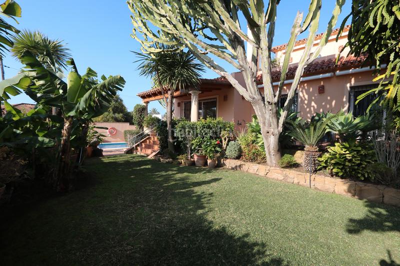 Foto 809718a2-21b7-4b8b-9817-2c3617f2b10d. Chalet en urbanización Marbesa 122 encantadora villa en Marbesa, a pasos del mar en Marbella