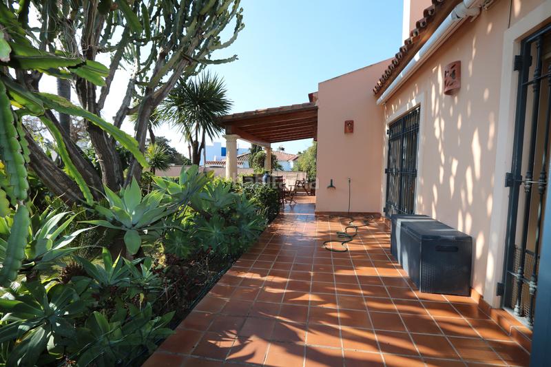 Foto cd1cccbe-0bb8-44fe-a07c-656dd29e6cc3. Chalet en urbanización Marbesa 122 encantadora villa en Marbesa, a pasos del mar en Marbella