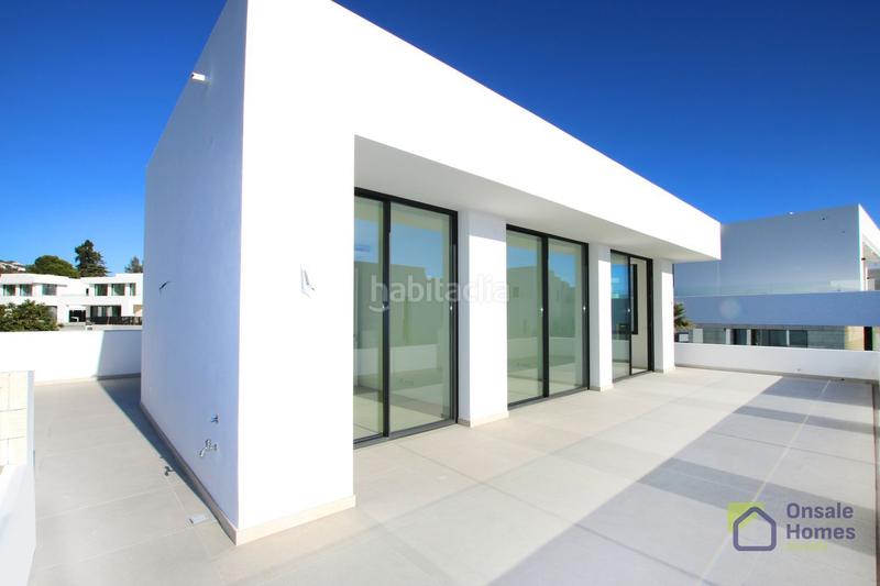 Foto aeda7cab-72ee-4304-a6cd-5bdf09ae01f1. Chalet in urbanizacion finca (la) 18 in Río Real Marbella