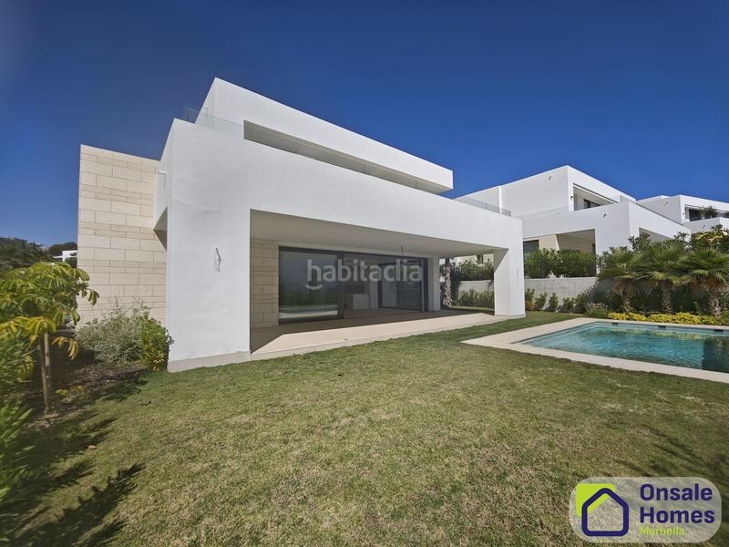 Foto cc466625-4f6b-44d6-a0c8-5488fef2a04e. Chalet in urbanizacion finca (la) 18 in Río Real Marbella