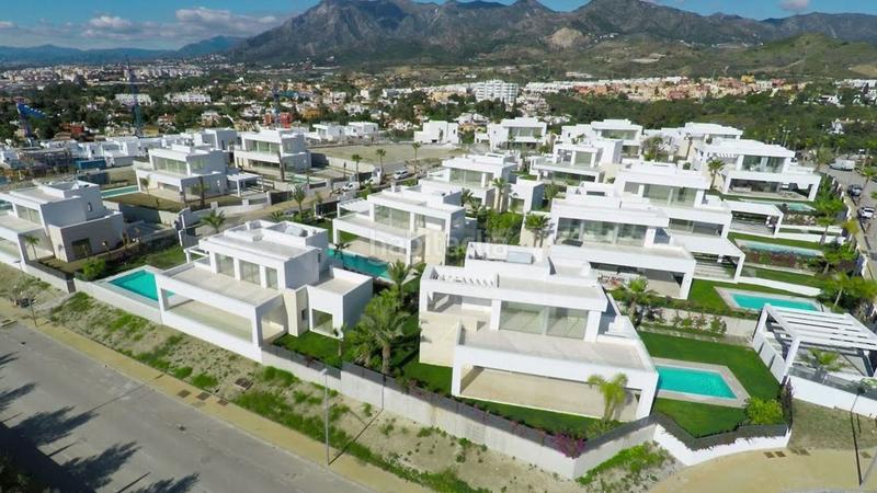 Foto 4e47f9fe-634d-451d-a7f0-74bfeb962f44. Chalet dans urbanizacion finca (la) 18 dans Río Real Marbella