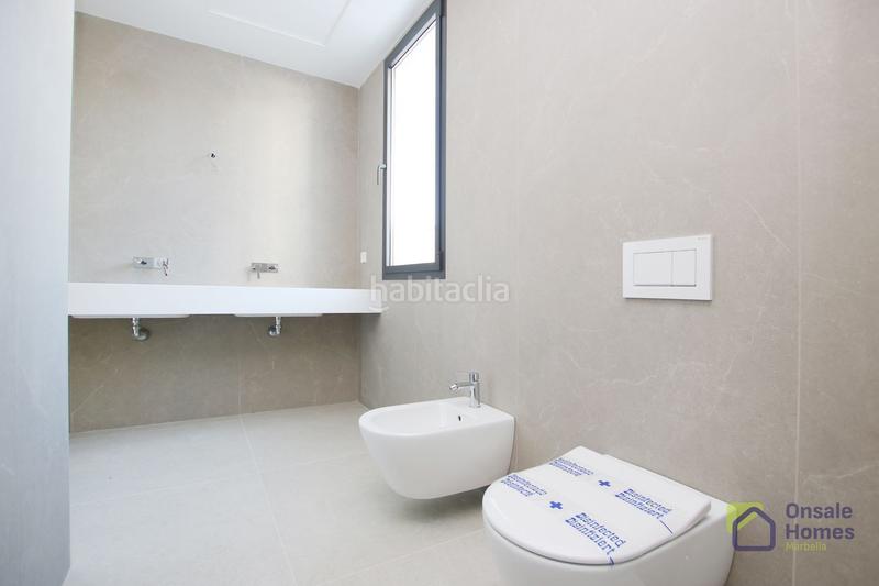 Foto b6f08965-20e2-44ee-845c-4b7e97a11cc0. Chalet en urbanizacion finca (la) 18 en Río Real Marbella