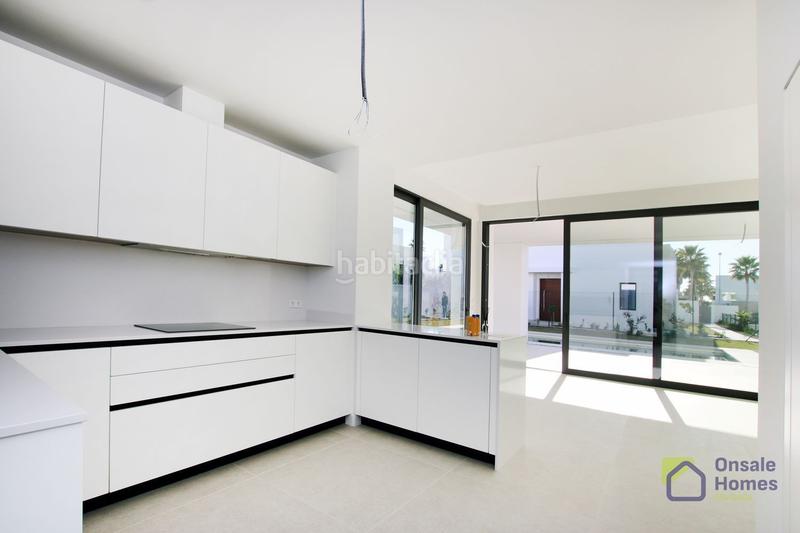 Foto ce760af3-db36-4226-af2e-88a90aaddefe. Chalet en urbanizacion finca (la) 18 en Río Real Marbella