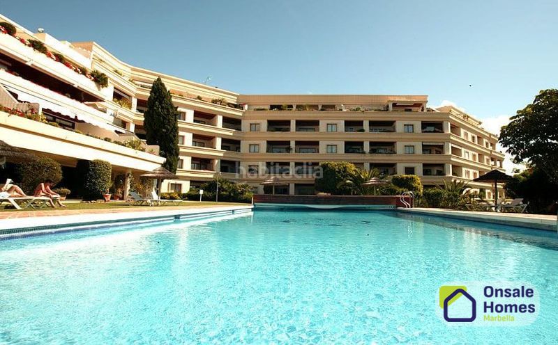 Foto 0dbb7a3d-335c-46ed-9b9d-403bac2cfa09. Apartament amb aparcament a Las Brisas Marbella