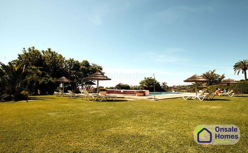 Foto cd76c561-fd1a-4118-975a-582a996986d2. Apartament amb aparcament a Las Brisas Marbella