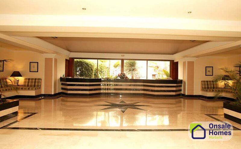 Foto f33a602c-7e04-4560-9ae4-27bbce28185c. Apartament amb aparcament a Las Brisas Marbella